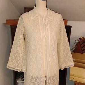 Vintage Delicate Movie Star Lace Ivory Peignoir/Robe Full Length Tie Closure